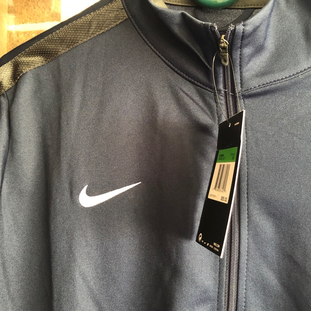 Nike pullover jacket - Picture 3 of 4